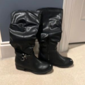 Apt 9 wide calf black boots size 6w